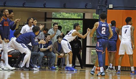 Johnell Davis Scores As No Florida Atlantic Escapes With Ot Win