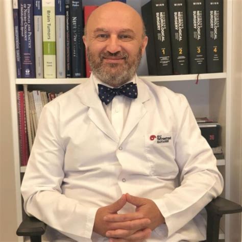 Prof Dr Selçuk Peker Beyin ve Sinir Cerrahisi Doktoru İstanbul