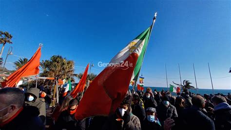 Folla Al Presidio Antifascista A Cogoleto Dopo Il Caso Del Saluto