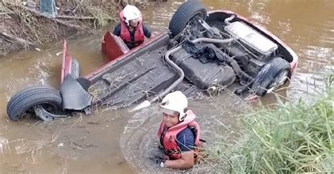 Lelaki Lemas Kereta Terbalik Masuk Parit Harian Metro