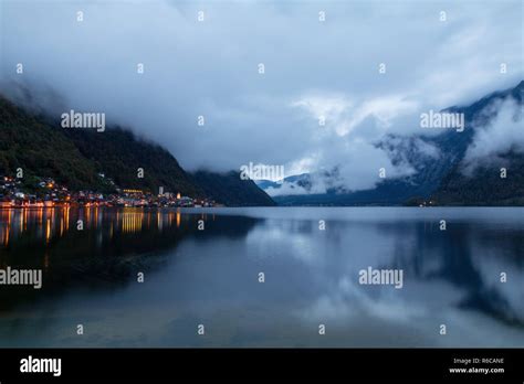 Famous Hallstatt mountain village with Hallstatt lake at sunrise Stock ...