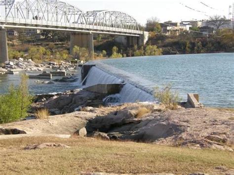 Llano River, Texas bridges, dam, flood, photos & stories.