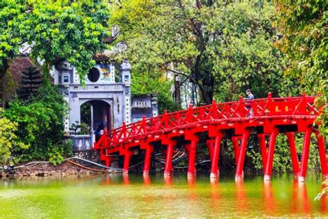 huc bridge iconic red bridge  hoan kiem lake