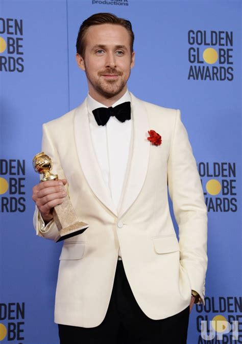 Photo Ryan Gosling Wins Best Actor Award At The 74th Annual Golden