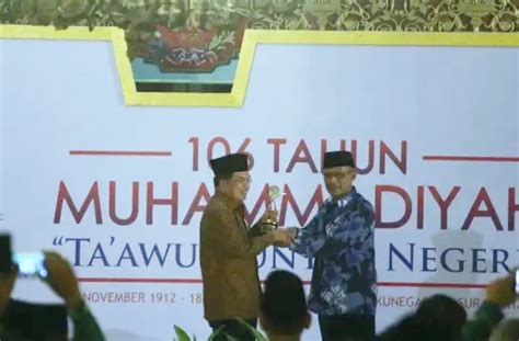 Milad Ke 106 Tahun Muhammadiyah Anugerahi Jusuf Kalla Penghargaan