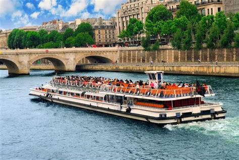 Cruise on the Seine - The Ultimate Guide to Seine River Cruises in Paris!