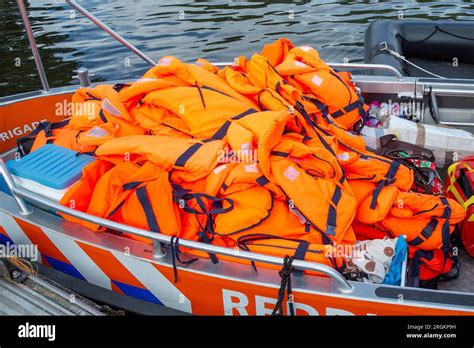 Chalecos De Agua Fotografías E Imágenes De Alta Resolución Alamy