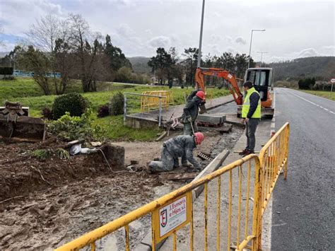 Obras de ampliación da beirarrúa na DP 2404 ao seu paso pola Laracha