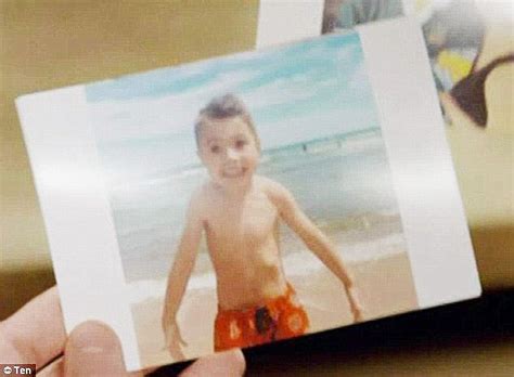 The Bachelor S Alex Nation Pictured Showing Off Her Baby Bump In A Bikini Aged 19 Daily Mail