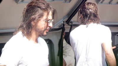 Shah Rukh Khan sports long hair as he shoots for ‘Pathan’ in Mumbai ...