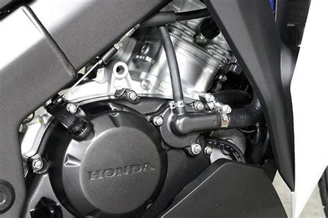 ホンダ Cbr125r 小さな本格的ロードスポーツモデル 試乗インプレ・レビュー バイクブロス