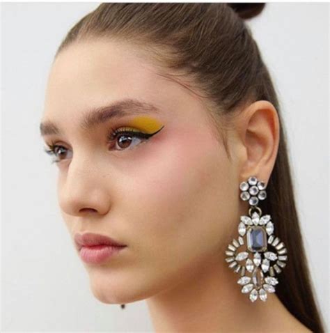 The 2020 Nyfw Makeup Trends We Are Stealing From The Runway Viva Glam