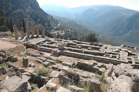 Delphi, Temple of Apollo - Livius