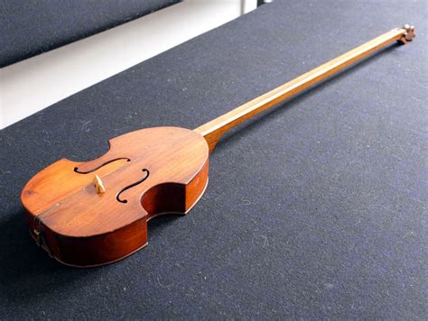 Long-necked violin with 1 string: curious instrument - Catawiki