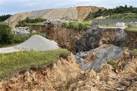 Gigantyczna Dziura W Ziemi Nikt Nie Wie Dlaczego Powsta A