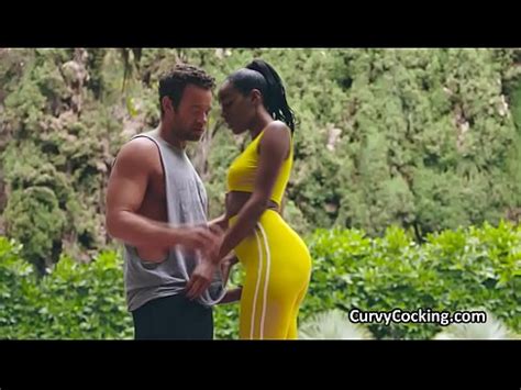 Sexy negro sopla dick después de entrenamiento XVIDEOS