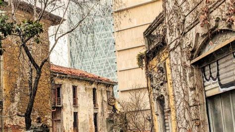 Mil N Paseo Autoguiado Por El Futurista Barrio De Porta Nuova