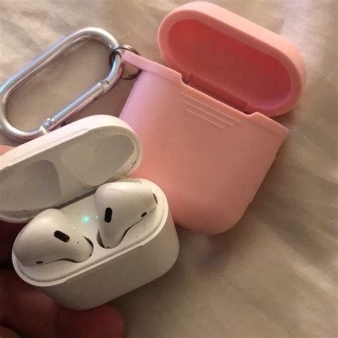 Apple Airpods First Generation With Both Earphones And Charging Case