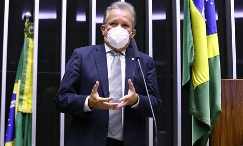 O PDT vota de acordo sua consciência diz André Figueiredo sobre