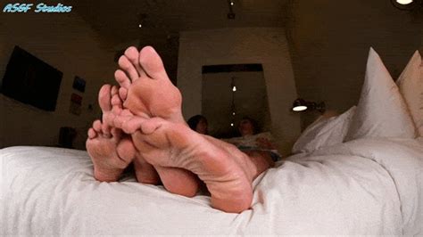 HUGE Size S Liz Big Feet Vs Brett MP Amateur Soles Giantess And Footjobs Clips Sale