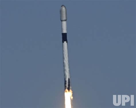 Photo Spacex Launches Starlink Satellites From Cape Canaveral Florida