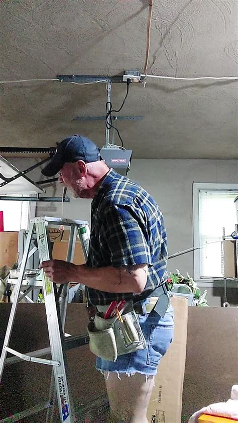 Repairing Garage Door To Catch A Voyager American Gay Amateur Porn XHamster