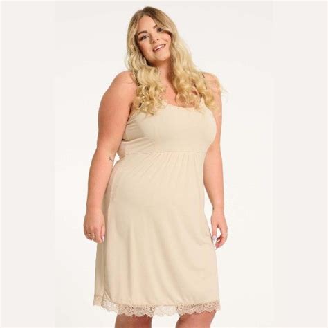 Lækker NO by OX nude underkjole i plus size Køb den her