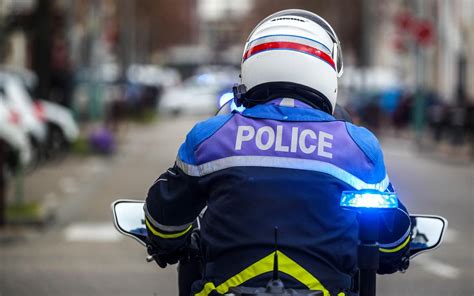 Une Femme Suspect E Davoir Tu Son Ex Conjoint Larme Blanche Dans