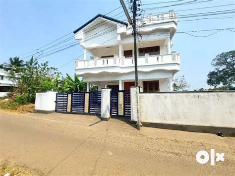 5 Cent 2000 Sqft 4 Bed Rooms House In Aluva Town Near Kadungallur For