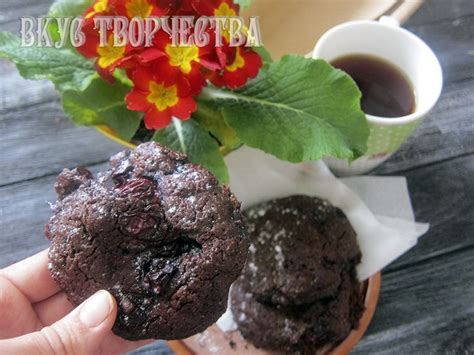 шоколадное печенье с вишней