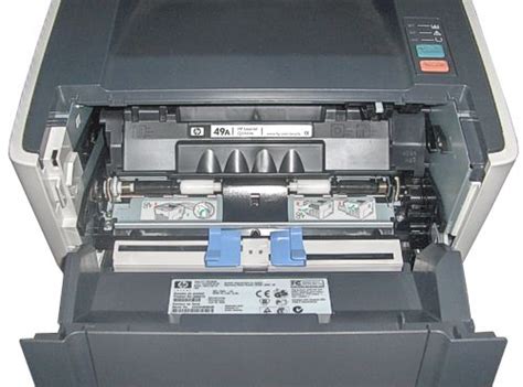 Hp laserjet 1320 куда вставлять бумагу