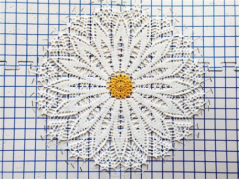 Daisy doily - HandmadebyRaine