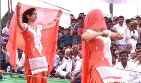 Haryanvi Sizzler And Chetak Fame Sapna Choudhary Turns Into A Hot Naagin In This Throwback Video