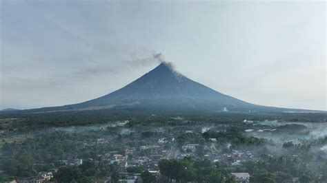 Filipinas Evac A A M S De Personas Por La Erupci N Del Volc N May N