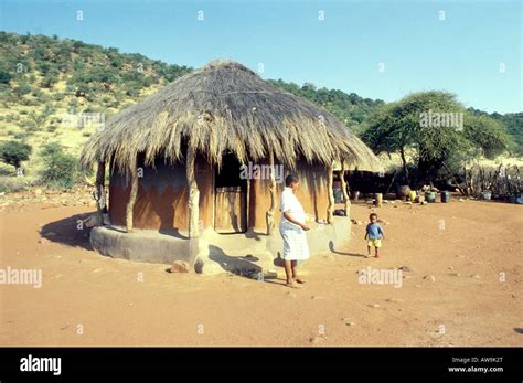 Traditional Thatched Rondavel Stock Photo Alamy