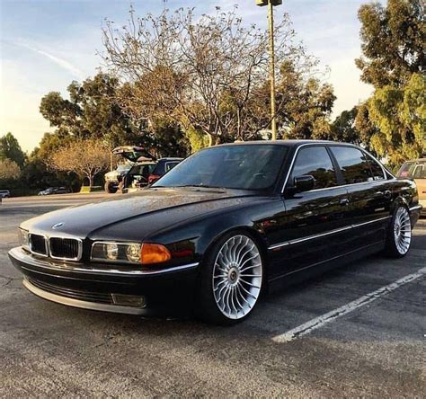 BMW E38 | Automobile