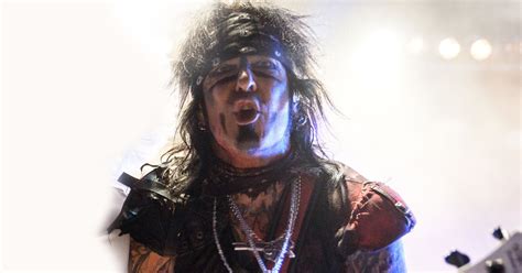 Nikki Sixx On Why He S Not A Shreddy Bassist My Job Is To Support The Song And Be Super Tight