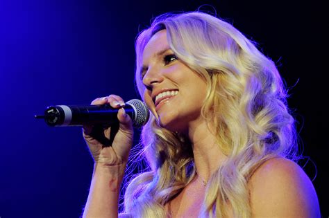 Britney Spears sings new rendition of 'Baby One More Time'