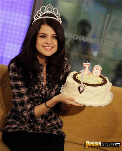Selena Gomez Cake Teen Showing Tits Horny Nude Scene Female Nude Scene