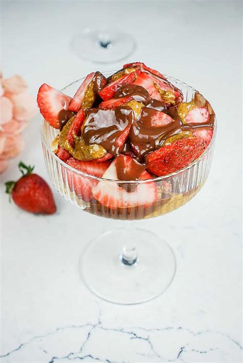 Viral Dubai Chocolate Strawberry Cup Recipe - Sip Bite Go