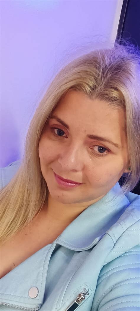 Athenea Milf Cam Model Profile Stripchat