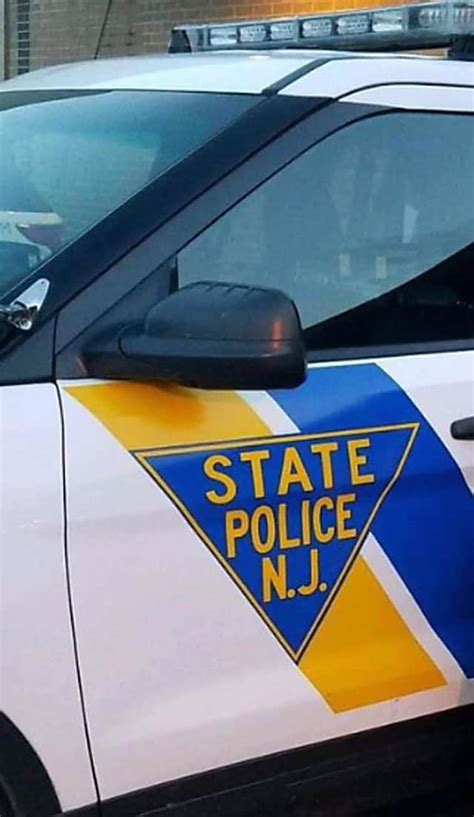 Tractor Trailer Overturns On Nj Turnpike State Police South Passaic