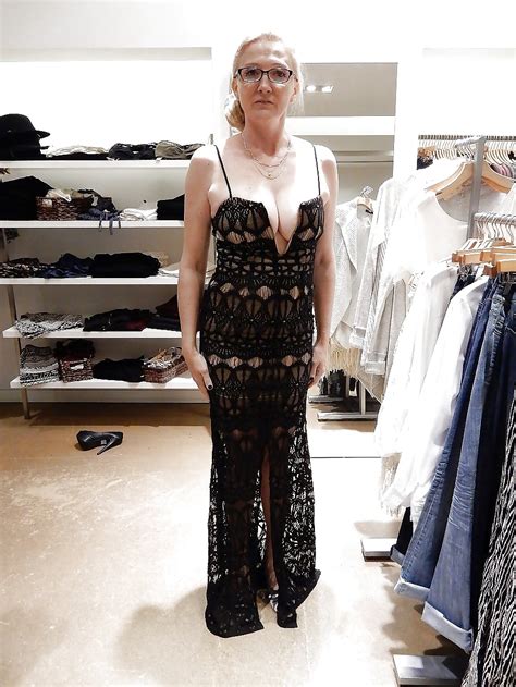 Milf Pics Club Very Nice Cleavage