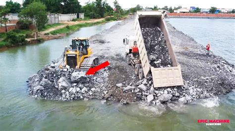 Exceptional Operational Skills On Shantui Bulldozer Propel Stone Into