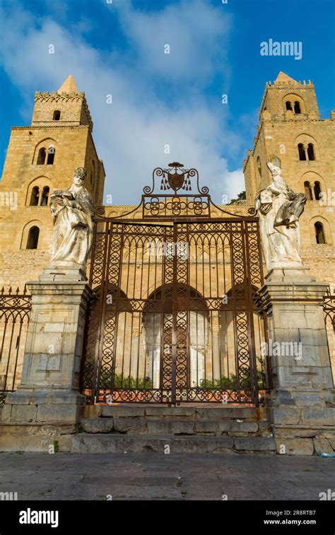 Cefalù Sicilia Italia La Cattedrale Di Cefalù In Italiano Duomo Di