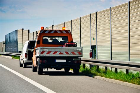 Pomoc drogowa jak wezwać ją w nocy servusik pl