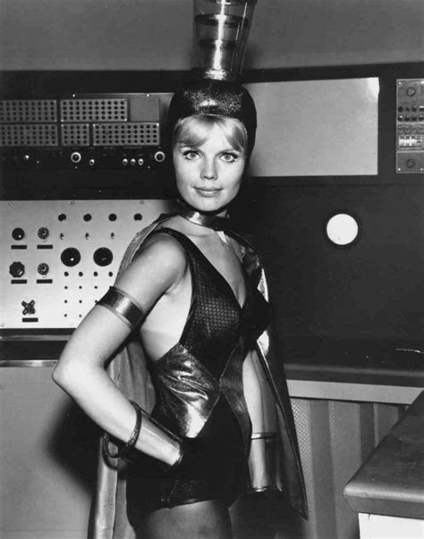 Lost In Space nude pics página 1