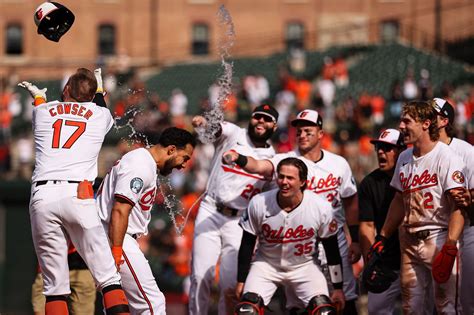 Baltimore Orioles Mascot - The Oriole Bird's History, Funny Incidents ...