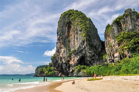 Railay Beach (Krabi): How to Visit + What to Expect