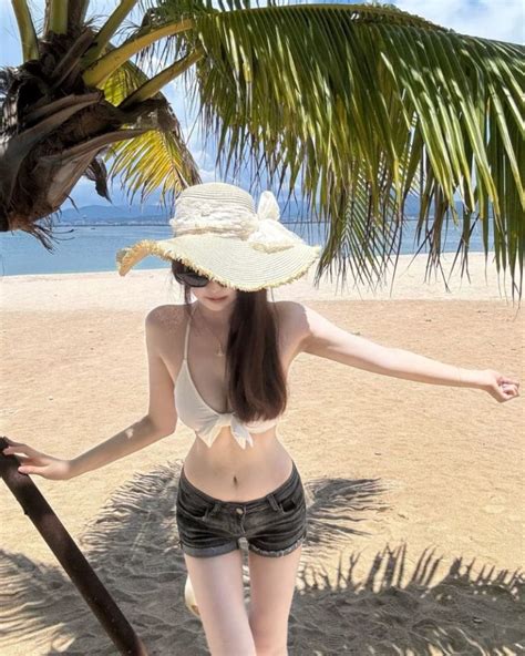 Tổng Hợp Ảnh Gái Mặc Bikini Đẹp Nóng Bỏng Nhưng Không Phản Cảm